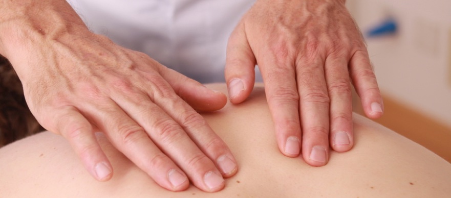 Eine Behandlung beim Physiotherapeuten in Balingen hilft. (Bildquelle:©kreativwerden?Fotolia)