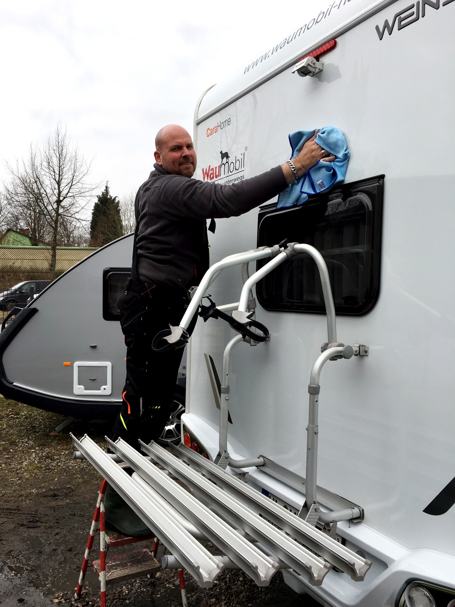 Sven Dehne bei Röhnelt Caravan: Profireinigung für Wohnmobile und Vermietung von drei Fahrzeugen. Sven Dehne bei Röhnelt Caravan: Profireinigung für Wohnmobile und Vermietung von drei Fahrzeugen.