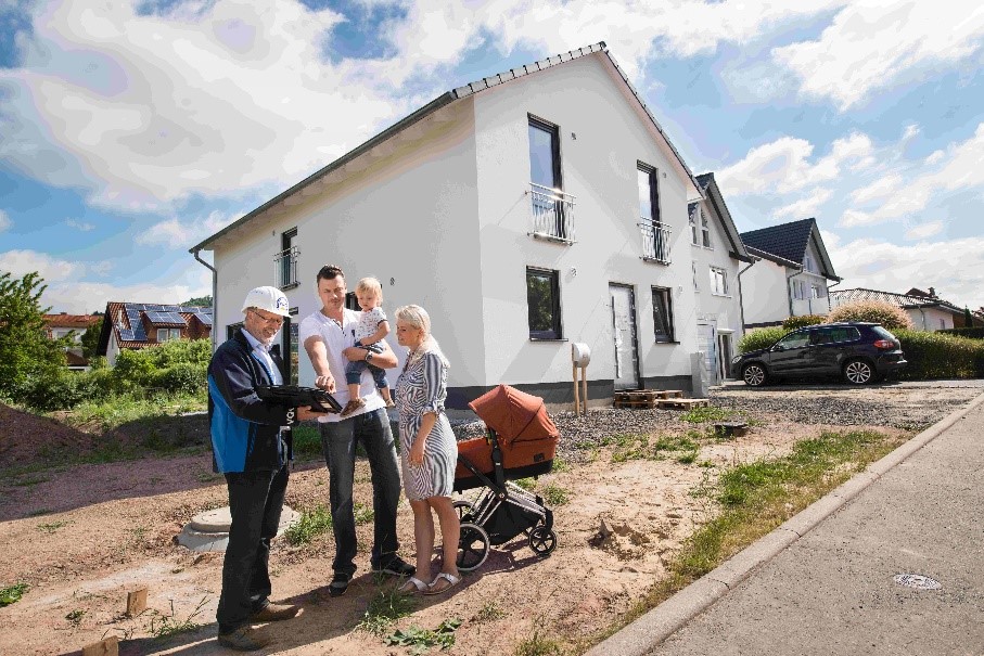 Das Baukindergeld soll auch Familien mit mittleren Einkommenden Bau eines Hauses ermöglichen. (Bildq