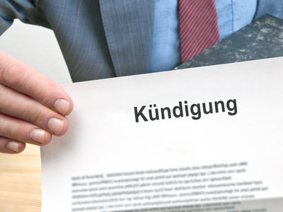 Haben Sie Fragen zur Kündigungsschutzklage? Rufen Sie uns an unter 0201 / 68 51 840. (Bildquelle: @ Haben Sie Fragen zur Kündigungsschutzklage? Rufen Sie uns an unter 0201 / 68 51 840. (Bildquelle: @