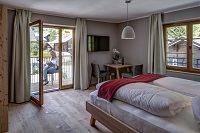 Apartment Almerhorn mit Balkon im Sommer (Alpengasthof Zollwirt)