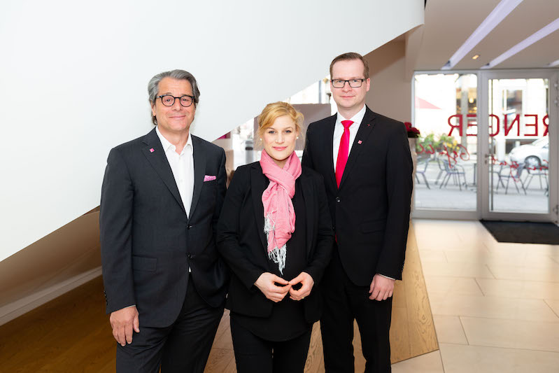(v.l.n.r.) Senator h. c. Karl Strenger, Dr. Lis Hannemann-Strenger und Julien Ahrens (Bildquelle: ST