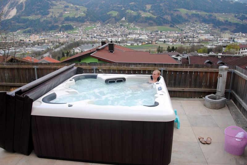Relaxen im Luxus-Whirlpool: Der Hauptpreis von Whirlpools World macht?s möglich. Relaxen im Luxus-Whirlpool: Der Hauptpreis von Whirlpools World macht?s möglich.