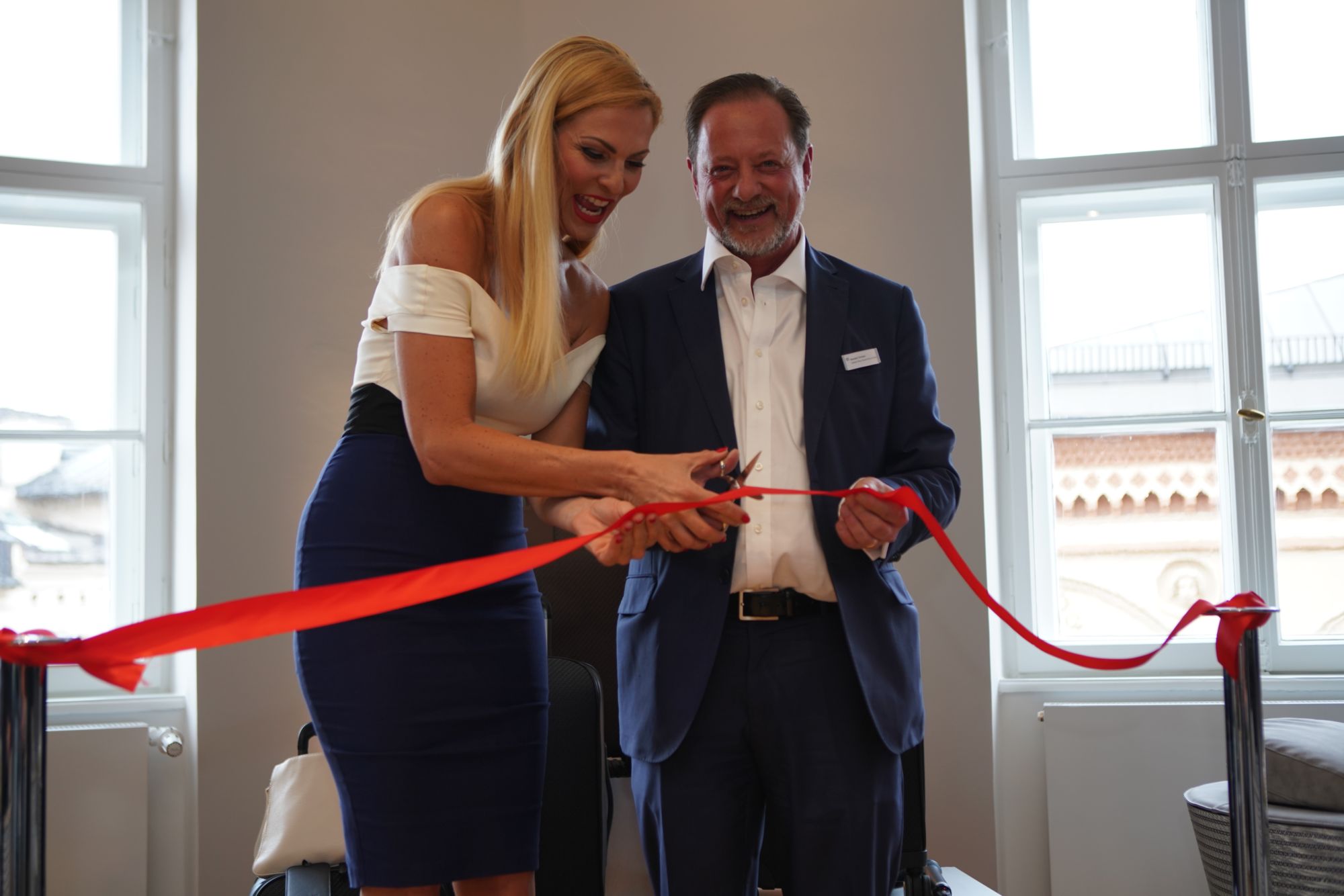 Sonya Kraus eröffnete gemeinsam mit Ronald Christen die erste Münchner VIP-Lounge von Global Blue. Sonya Kraus eröffnete gemeinsam mit Ronald Christen die erste Münchner VIP-Lounge von Global Blue.