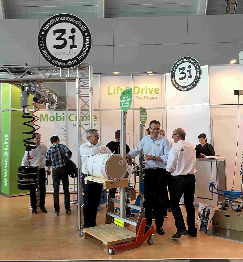 3i Handhabungstechnik auf der LogiMAT 2018 (Christian Viehmann, 3i Geschäftsführer, 3.v.r.) 3i Handhabungstechnik auf der LogiMAT 2018 (Christian Viehmann, 3i Geschäftsführer, 3.v.r.)