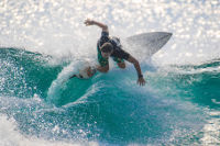Surf-Coach Ricardo Lourenço Pereira vor den Inseln des Niyama Private Islands