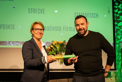 Staffelstabübergabe beim TeamCaptain-Treffen des schnelleStelle.de Firmenlaufs 2018