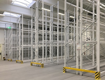 Palettenregale zur Lagerung von Ausstattung und Dekoartikeln für den Ladenbau der Marc Cain Stores Palettenregale zur Lagerung von Ausstattung und Dekoartikeln für den Ladenbau der Marc Cain Stores