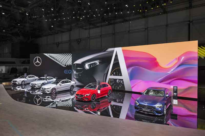 ROE CB4 Module auf dem Messestand von Mercedes-Benz im Einsatz (Foto: Andreas Keller Photographie) ROE CB4 Module auf dem Messestand von Mercedes-Benz im Einsatz (Foto: Andreas Keller Photographie)