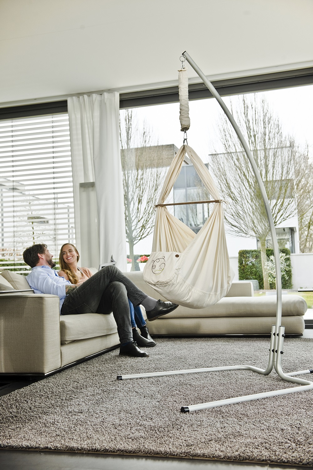 NONOMO mit Designgestell in silber und naturfarbenen Wiegensack