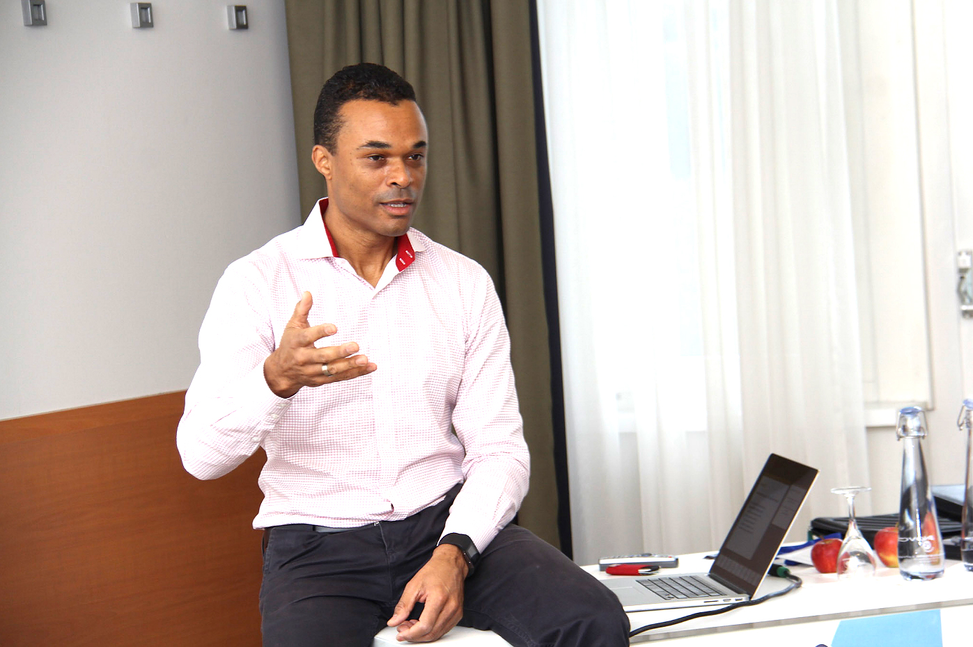 Ray Popoola ist einer der führenden Mental-Coaches, Trainer und Coach-Ausbilder Europas