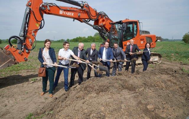 Im Bild: Die Verantwortlichen (Foto: EWR)