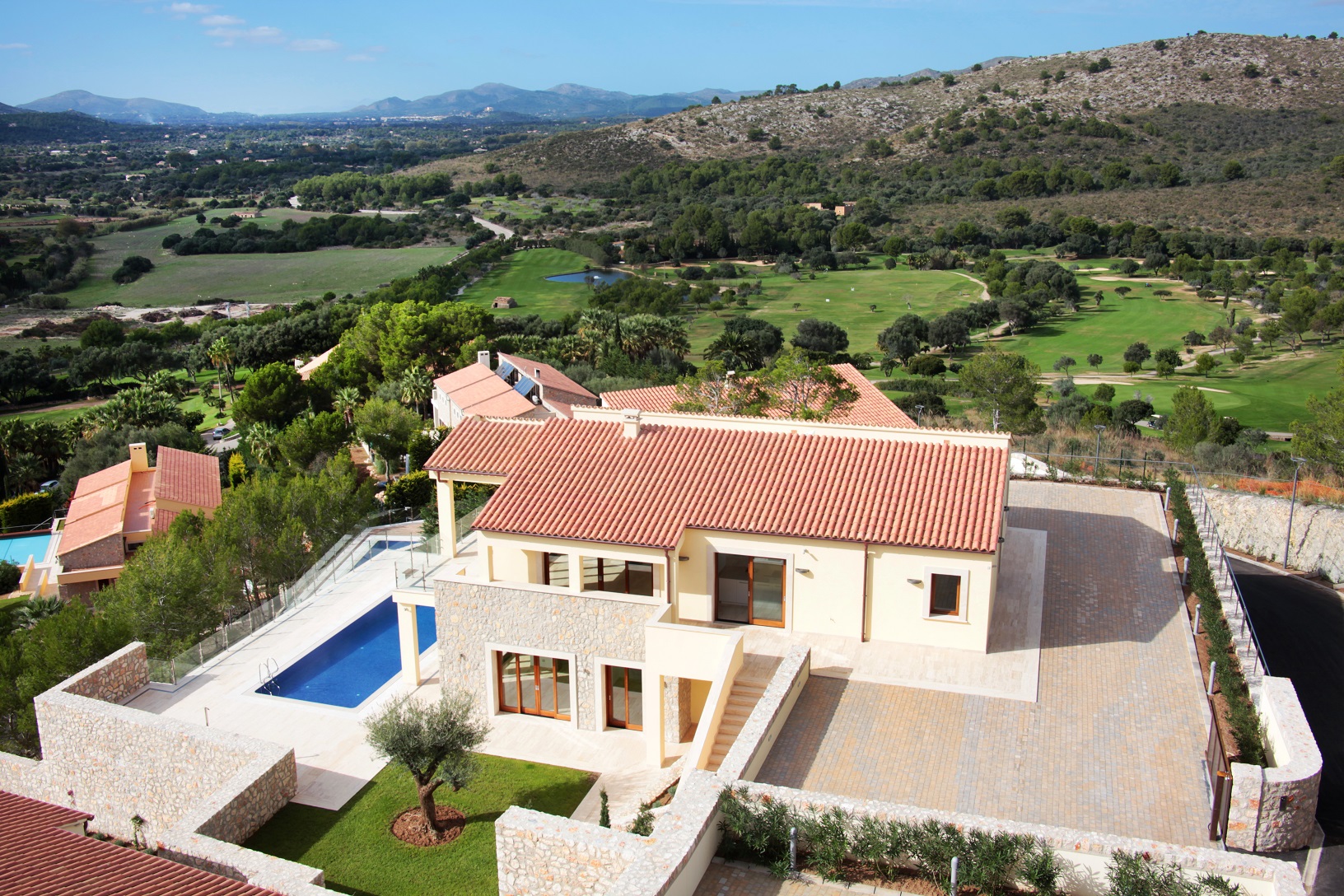 Cap Vermell Estate_Villa Opa_Luftaufnahme mit Blick auf Canyamel Golf