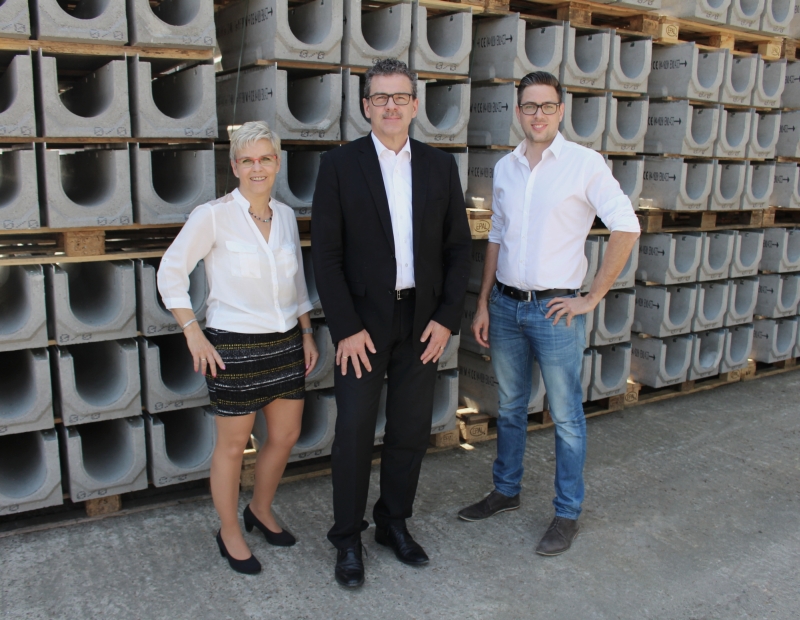 Mitarbeiter des Verkaufs-Innendienstes von BIRCO freuen sichüber das tolle Kundenumfrageergebnis. (B Mitarbeiter des Verkaufs-Innendienstes von BIRCO freuen sichüber das tolle Kundenumfrageergebnis. (B