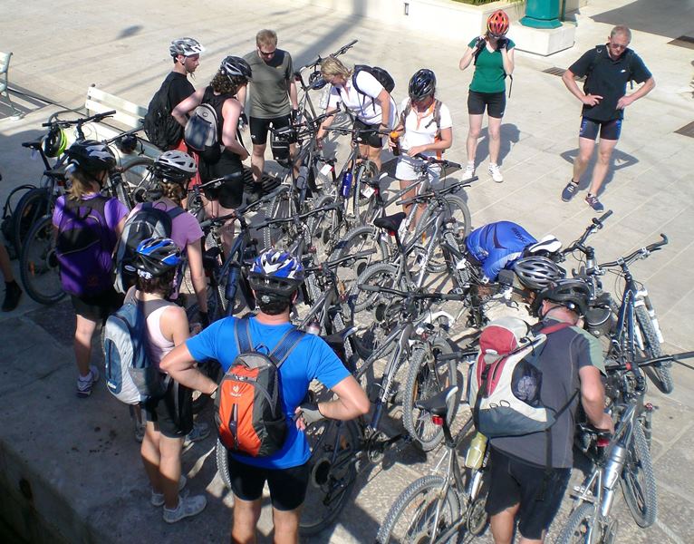 Sportlich: In den Dolomiten gibt es eine neue Sunwave-Tour mit Mountainbike-Station im Hotel