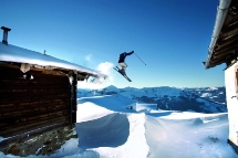 Jumpender Carver (Quelle; Kitzbühel/ Joe Hoelzl)