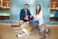 Hundetrainer Andreas Gomsi und Magdalena Reinisch (Hotel Larimar)