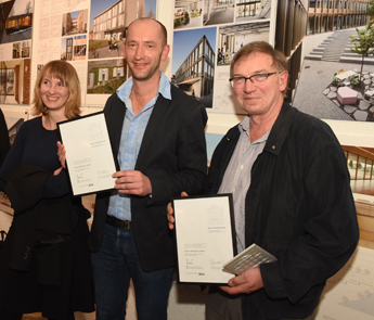 v.l.n.r. Danuta Ratka, Markus Hanisch (punkt4 architekten), Stephan Balkenhol (Bauherr)