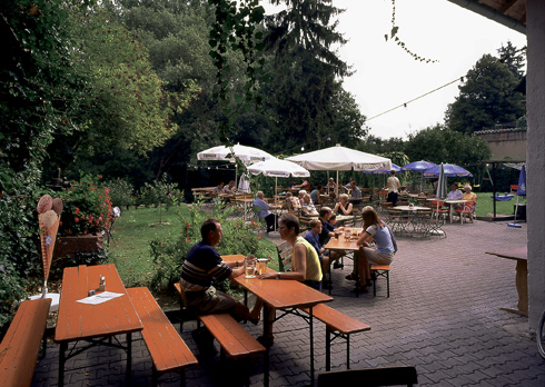 Im Biergarten schmeckt der Gerstensaft gleich viel besser.
