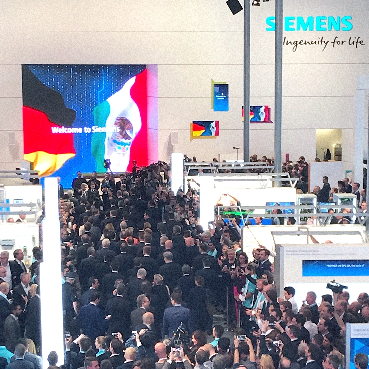 (Foto: hl-studios, Erlangen): hl-studios demonstriert neuen Kommunikationsansatz auf der HM18