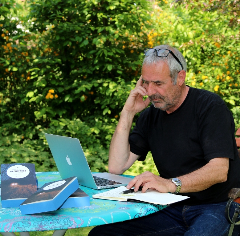 (Foto: HJKrieg, Erlangen): Tommie Goerz?Arbeitsplatz: Hier schreibt er die mörderischen Geschichten