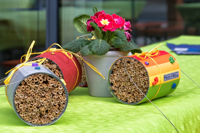 Insektenhotel- von Kindern gebaut - Credits: Profiroll Schuricht GmbH