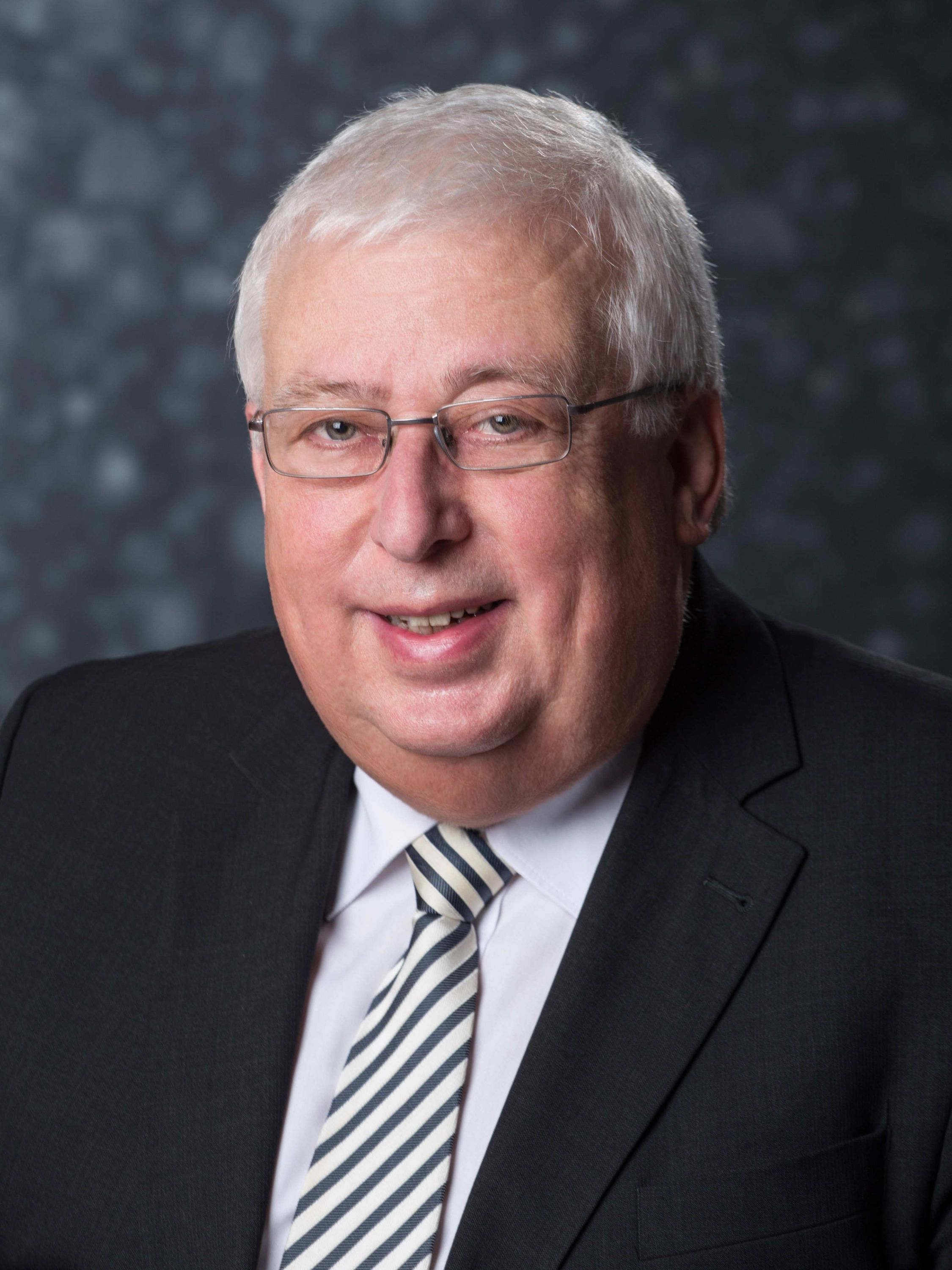 Josef Patzelt, Partner/Senior Management Consultant SELECTEAM Deutschland GmbH, Düsseldorf Josef Patzelt, Partner/Senior Management Consultant SELECTEAM Deutschland GmbH, Düsseldorf