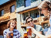 Ein kühles Bier genießen im Asitz Bräu (c) Peter Podpera (Krallerhof)