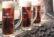 Frisch gezapftes Almbräu Frisch gezapftes Almbräu