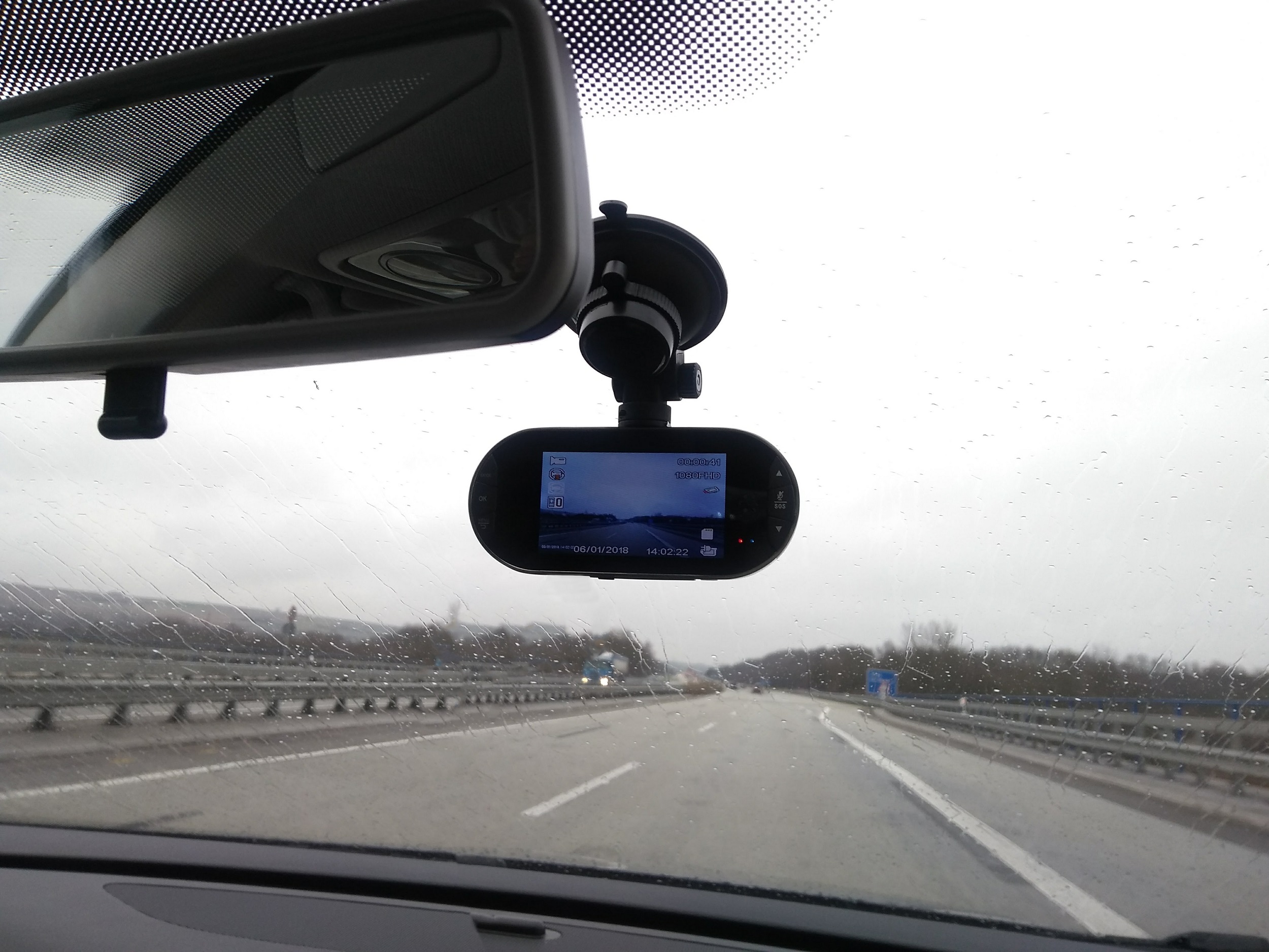 Dashcam müssen technischen und rechtlichen Vorgaben erfüllen (MDC 100) (Bildquelle:©Binatone)
