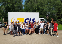 Die Kinder und Jugendlichen des Jugendtreffs freuen sich über die GLS-Aktion in Neunkirchen.