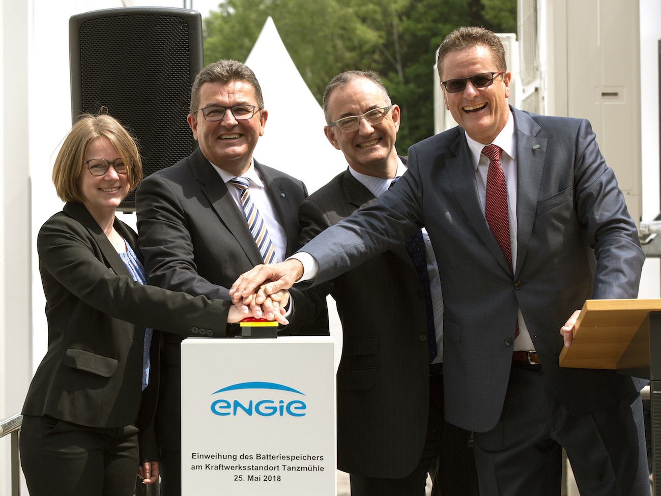 Der Batteriespeicher auf dem Gelände der Kraftwerksgruppe Pfreimd wird eingeweiht. (Bildquelle: Mike
