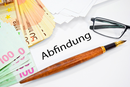 Haben Sie Fragen zum Thema Abfindung? Rufen Sie uns an unter 020168 51 840. (Bildquelle: @Marco2811 Haben Sie Fragen zum Thema Abfindung? Rufen Sie uns an unter 020168 51 840. (Bildquelle: @Marco2811