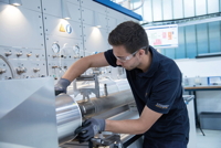Teststand in Produktion (Foto: TEST-FUCHS GmbH) Teststand in Produktion (Foto: TEST-FUCHS GmbH)