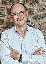 Andreas Barth ist Kellermeister und Geschäftsführer des Weinguts Von Othegraven © Holger Bernert Andreas Barth ist Kellermeister und Geschäftsführer des Weinguts Von Othegraven © Holger Bernert