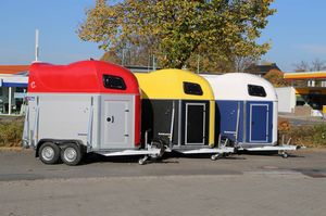 Sommerspecial bei Blyss: Kein Aufpreis für bunte Hauben (Bildquelle: BLYSS transporttechnik GmbH) Sommerspecial bei Blyss: Kein Aufpreis für bunte Hauben (Bildquelle: BLYSS transporttechnik GmbH)