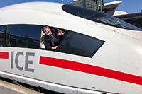 Lokführer Zoran Boskovic im ICE-Führerstand. Sein Traum ist Wirklichkeit geworden