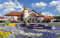 Mit bunten Farben und viel Kultur locken Städte wie Kolberg im Sommer. Foto: Carsten Wolf/Travel-Net Mit bunten Farben und viel Kultur locken Städte wie Kolberg im Sommer. Foto: Carsten Wolf/Travel-Net