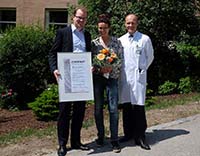 Stolz auf die Zertifizierung. M. Aach, S. Hänsel und Prof. Dr. H. Graichen. (Bild: Asklepios) Stolz auf die Zertifizierung. M. Aach, S. Hänsel und Prof. Dr. H. Graichen. (Bild: Asklepios)