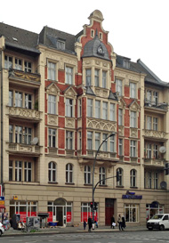 Wohn-/Geschäftshaus “Hauptstraße 17“ im Stadtteil Schöneberg Wohn-/Geschäftshaus “Hauptstraße 17“ im Stadtteil Schöneberg