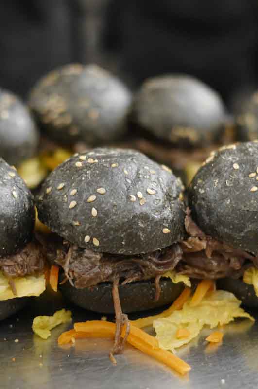 WM-Burger in Schwarz-Rot-Gold von Optimahl (Foto: Optimahl) WM-Burger in Schwarz-Rot-Gold von Optimahl (Foto: Optimahl)
