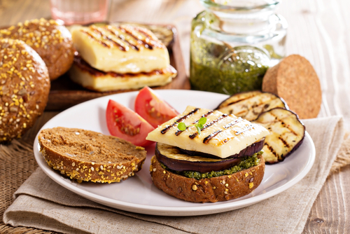 Halloumi mit Gemüsetopping
