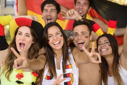 angesagte Fanartikel für die Fanmeile (Bildquelle: mangostock - Fotolia #61353484)