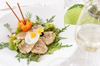 Knödelcarpaccio auf Rucola (Hotel Tann) Knödelcarpaccio auf Rucola (Hotel Tann)