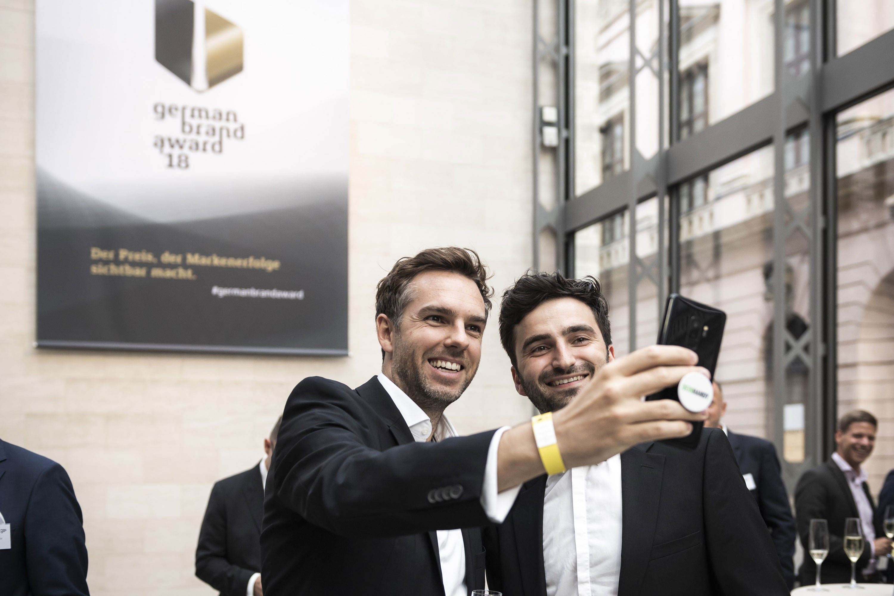 DEINHANDY-Gründer Robert Ermich& Raphael Leifkes (Head of Marketing) (Bildquelle: GermanBrandAwa