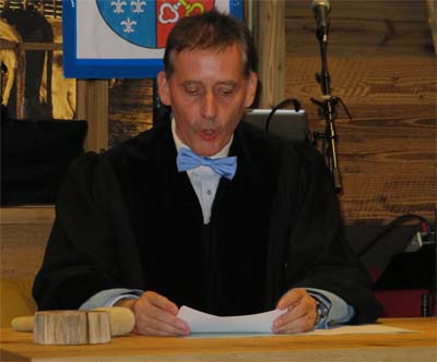 Armin Nowak in der Rolle als Amtsrichter