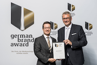 Die Geschäftsführer Ulrich Braig (r.) und Eric Erdmann nahmen die Auszeichnung in Berlin entgegen.