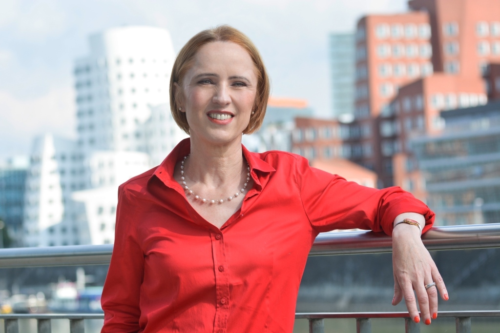 Prof. Dr. Claudia Hilker, Speaker zur digitalen Business Transformation Prof. Dr. Claudia Hilker, Speaker zur digitalen Business Transformation