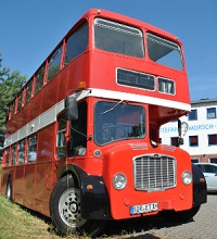 Der rote Bristolbus der Stefan-Morsch-Stiftung ist Anlaufstelle für alle, die Helfen möchten. Der rote Bristolbus der Stefan-Morsch-Stiftung ist Anlaufstelle für alle, die Helfen möchten.