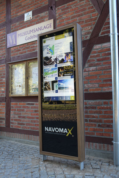 Zeitgemäßes und ansprechendes Informationsdisplay NAVOMAX®